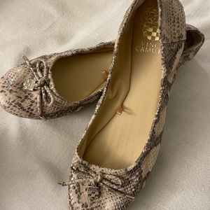 Vince Camuto Women's Yryn Flats
Size 8  1/2  Python Snakeskin
Slip On Shoe